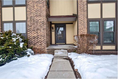 24900 Glenbrooke Drive, Southfield, MI, 48033 | Card Image