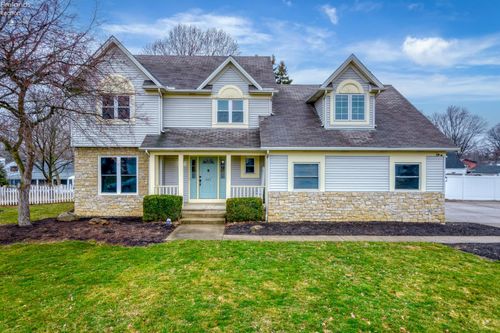107 Keswick Ct, Amherst, OH, 44001-2368 | Card Image