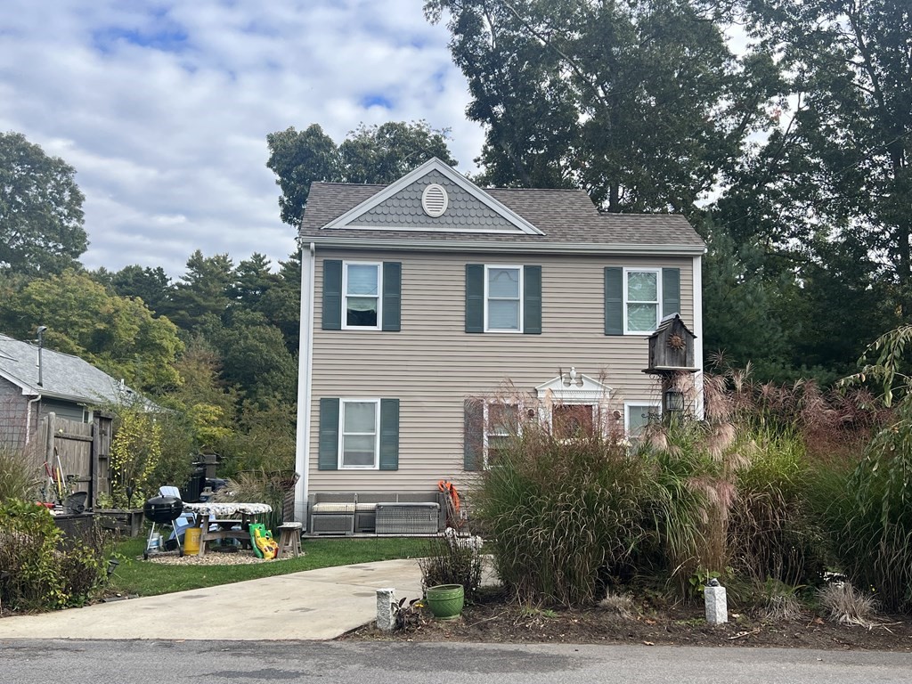 Parkwood Dr, Wareham, MA 02571
