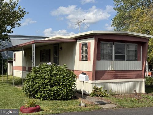 111 Hoover Dr, FAIRLESS HILLS, PA, 19030-2014 | Card Image