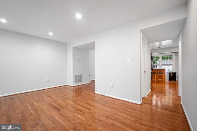10462 Malone Ct, Townhouse with 3 bedrooms, 4 bathrooms and null parking in FAIRFAX VA | Image 9