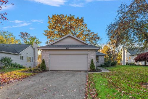 7820 Oakmont Ct, Rockford, MI, 49341-9583 | Card Image