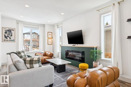 3813 111 Ave Nw, Edmonton, AB, T5W0J9 | Card Image