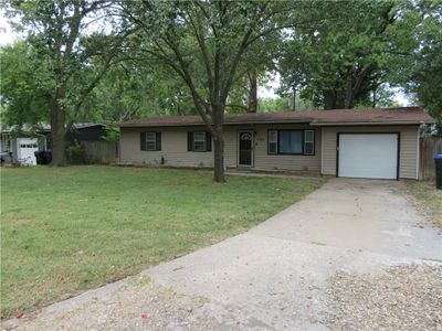 Ranch-style house with a garage and a front lawn | Image 3