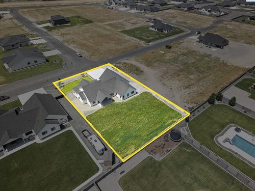 6537 Lazy B Drive, Pasco, WA, 99301 | Card Image
