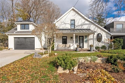 403 Smith Ave, Burlington, ON, L7R2T9 | Card Image