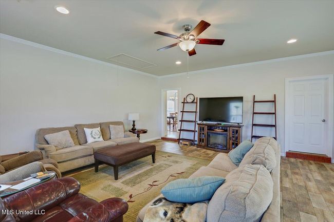 27-2099 E Franklin St | Image 14