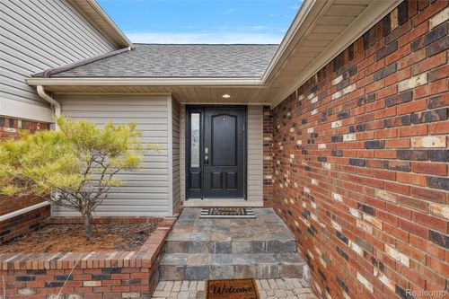 39254 E Royal Doulton Blvd, Clinton Township, MI, 48038-2659 | Card Image