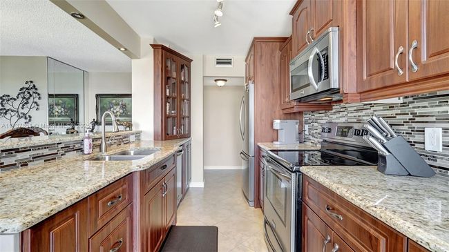 APT-907 - 322 Buchanan St, Condo with 2 bedrooms, 2 bathrooms and null parking in Hollywood FL | Image 11