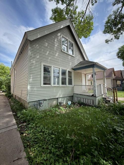 2564 N 17th St, Milwaukee, WI, 53206-2020 | Card Image