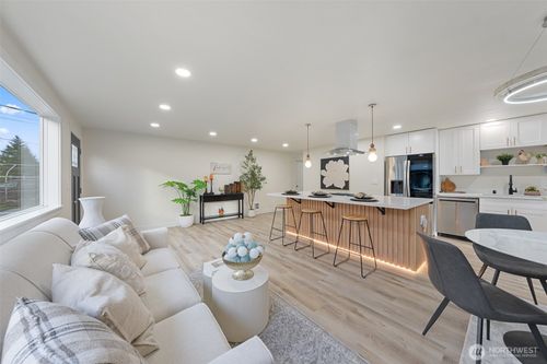 8821 S D St, Tacoma, WA, 98444-6458 | Card Image