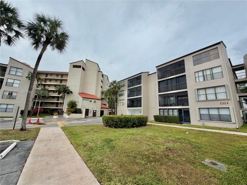 apt-316-2324 S Cypress Bend Dr, Pompano Beach, FL, 33069-4473 | Card Image