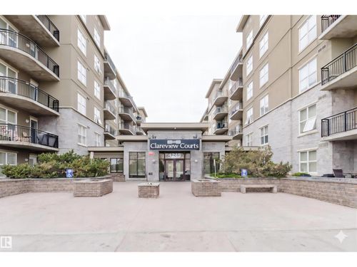 4245 139 Ave Nw, Edmonton, AB, T5Y3E8 | Card Image