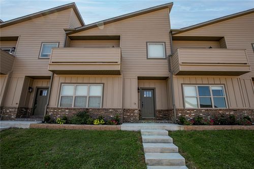 2624 N Ward Dr, Fayetteville, AR, 72704-5163 | Card Image