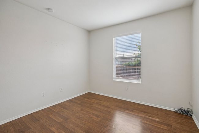 Down Stairs Bedroom | Image 14