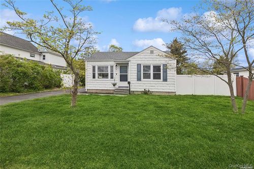 72 Conklin Ave, Patchogue, NY, 11772-4108 | Card Image