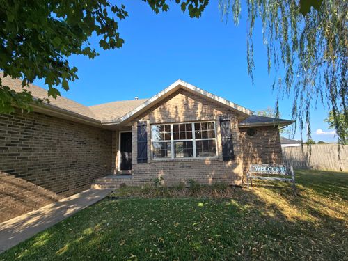 3904 N Grassland Dr, Ozark, MO, 65721-8281 | Card Image