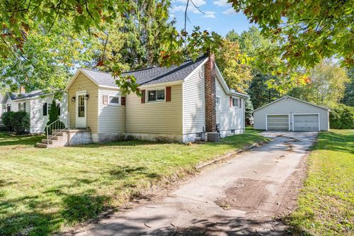 323 1st St, Breckenridge, MI, 48615-9598 | Card Image