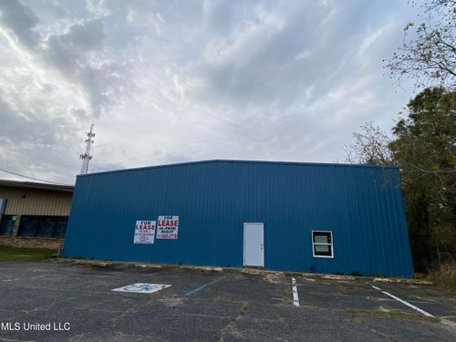 1104 E Railroad St, Long Beach, MS, 39560-5052 | Card Image