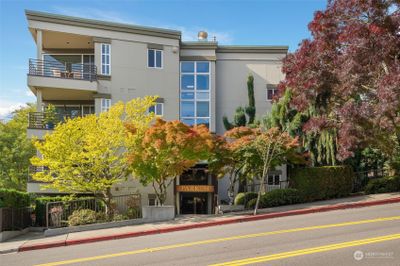 401 - 321 3rd Street, Condo with 2 bedrooms, 2 bathrooms and 2 parking in Kirkland WA | Image 1