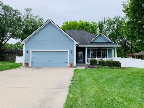 209 Lookout, Buckner, MO, 64016-7238 | Card Image