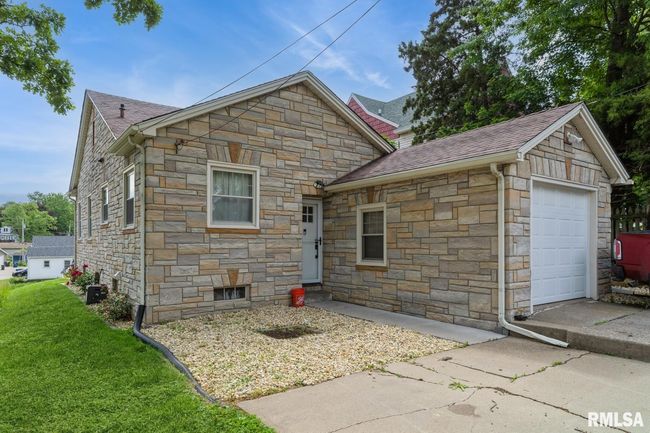 2220 Warren St, House other with 2 bedrooms, 1 bathrooms and null parking in Davenport IA | Image 4