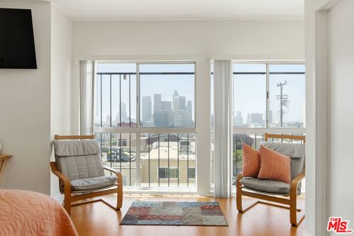 7-927 W College St, Los Angeles, CA, 90012-1180 | Card Image