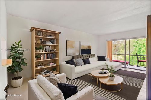 apt-312-8400 Lagos De Campo Blvd, Tamarac, FL, 33321-3741 | Card Image