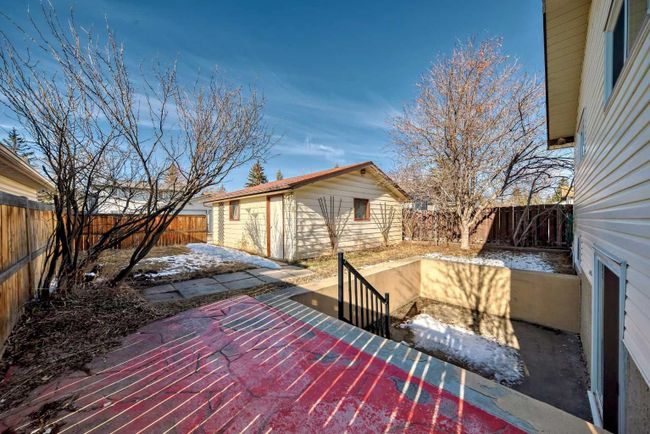 3224 108 Avenue Sw, Home with 3 bedrooms, 3 bathrooms and 2 parking in Calgary AB | Image 44
