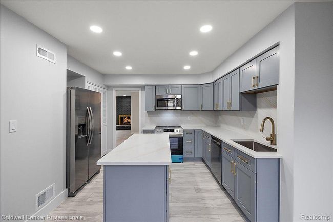 14 - 7020 Bridge Way, Condo with 3 bedrooms, 3 bathrooms and null parking in West Bloomfield MI | Image 18