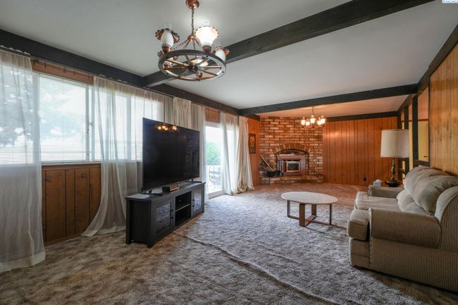 97010 W Good Rd, Home with 3 bedrooms, 3 bathrooms and null parking in Prosser WA | Image 12