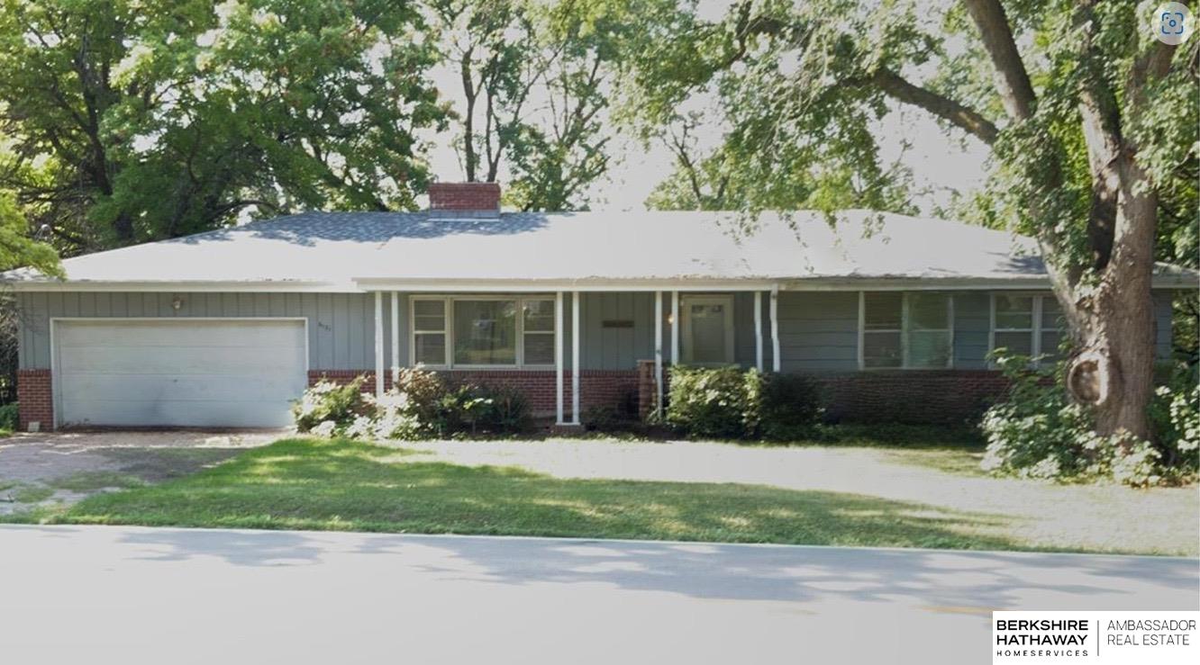 Girard St, Omaha, NE 68152