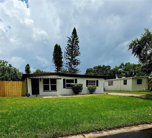 8695 92nd Ter, Seminole, FL, 33777-2951 | Card Image