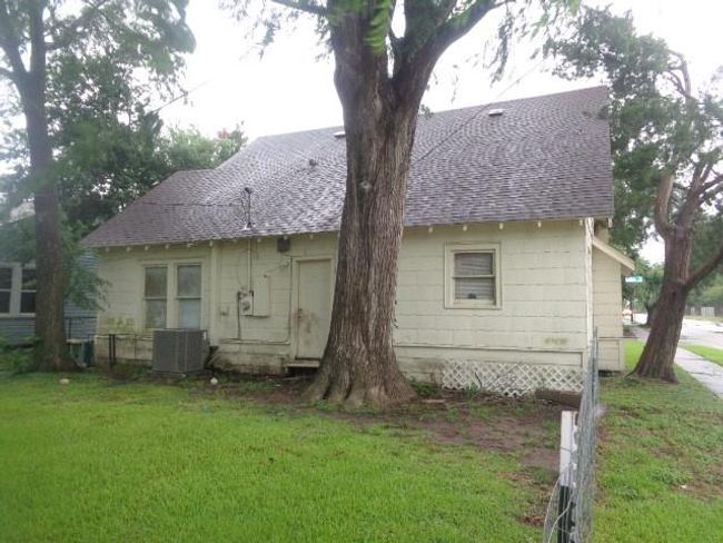 3230 Ohio St, Home with 3 bedrooms, 2 bathrooms and null parking in Baytown TX | Image 6