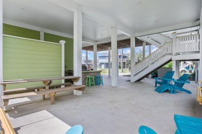 907 Tidelands Drive, House other with 3 bedrooms, 2 bathrooms and null parking in Crystal Beach TX | Image 2