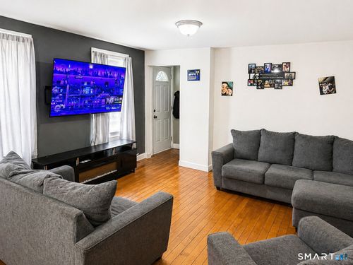 404 Norwich Ave, Taftville, CT, 06380-1252 | Card Image