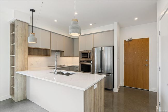109 - 757 Tyee Rd, Condo with 2 bedrooms, 2 bathrooms and 2 parking in Victoria BC | Image 9