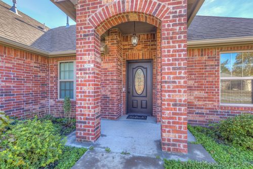 116 Dogwood St, Skiatook, OK, 74070-2118 | Card Image