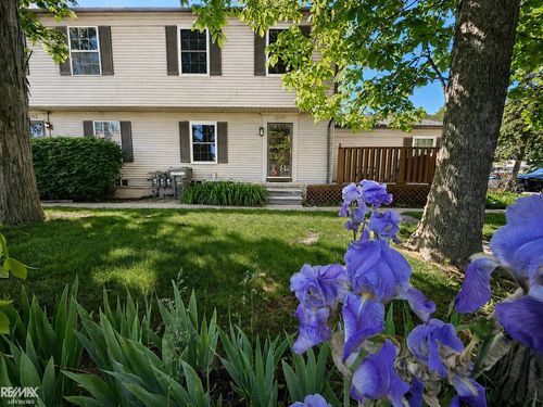 33799 Bayview Dr, Chesterfield, MI, 48047-3625 | Card Image