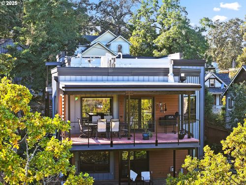 2-515 E 4th St, Hood River, OR, 97031-2359 | Card Image