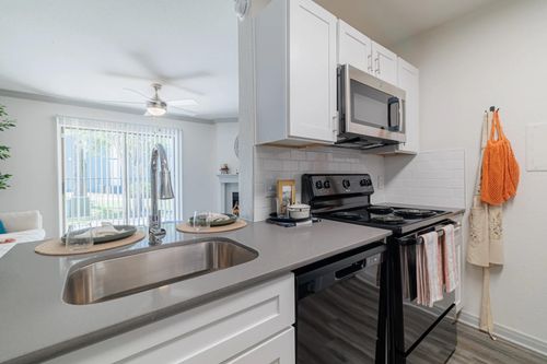 2074-1-200 Hallow Tree Lane, Houston, TX, 77090 | Card Image