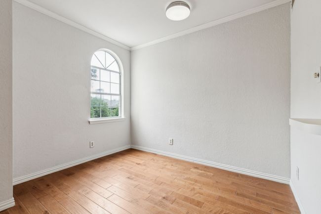 Dining Area with large window | Image 12
