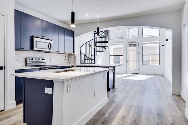 APT-600 - 2505 San Gabriel St, Condo with 4 bedrooms, 2 bathrooms and 3 parking in Austin TX | Image 4