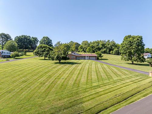 33 Fairview Dr, Lebanon, VA, 24266-3681 | Card Image