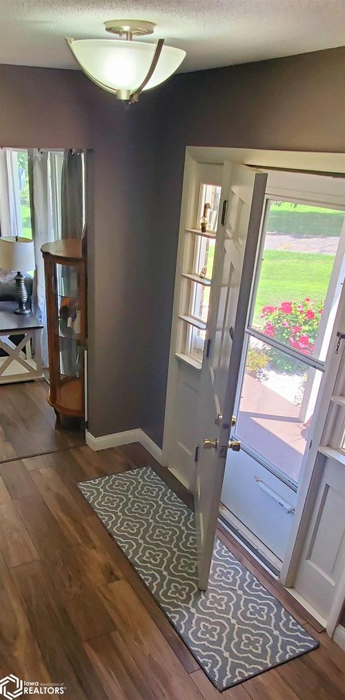 3317 Country Club Ln, Fort Madison, IA, 52627-9718 | Card Image