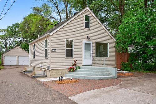 7221 E River Rd, Fridley, MN, 55432-3032 | Card Image