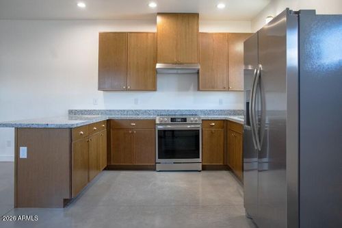 2-2006 W Madison St, Phoenix, AZ, 85009-5215 | Card Image