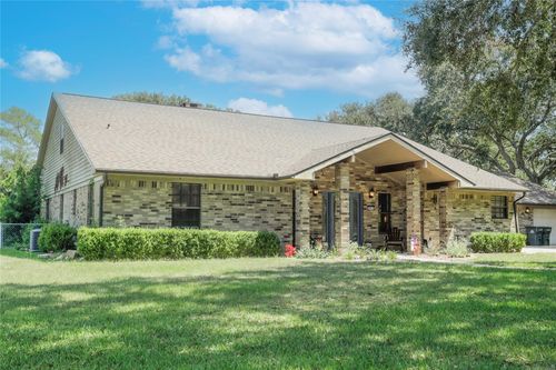 2012 Wilson Rd, El Campo, TX, 77437-9500 | Card Image