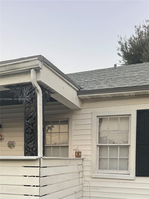 3271 Nw 15th St, Miami, FL, 33125-1809 | Card Image