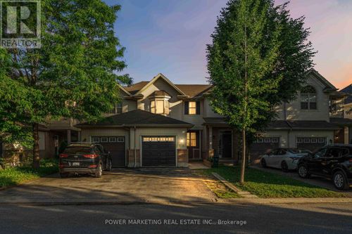 326 Applecross Crescent, Ottawa, ON, K2K0C4 | Card Image